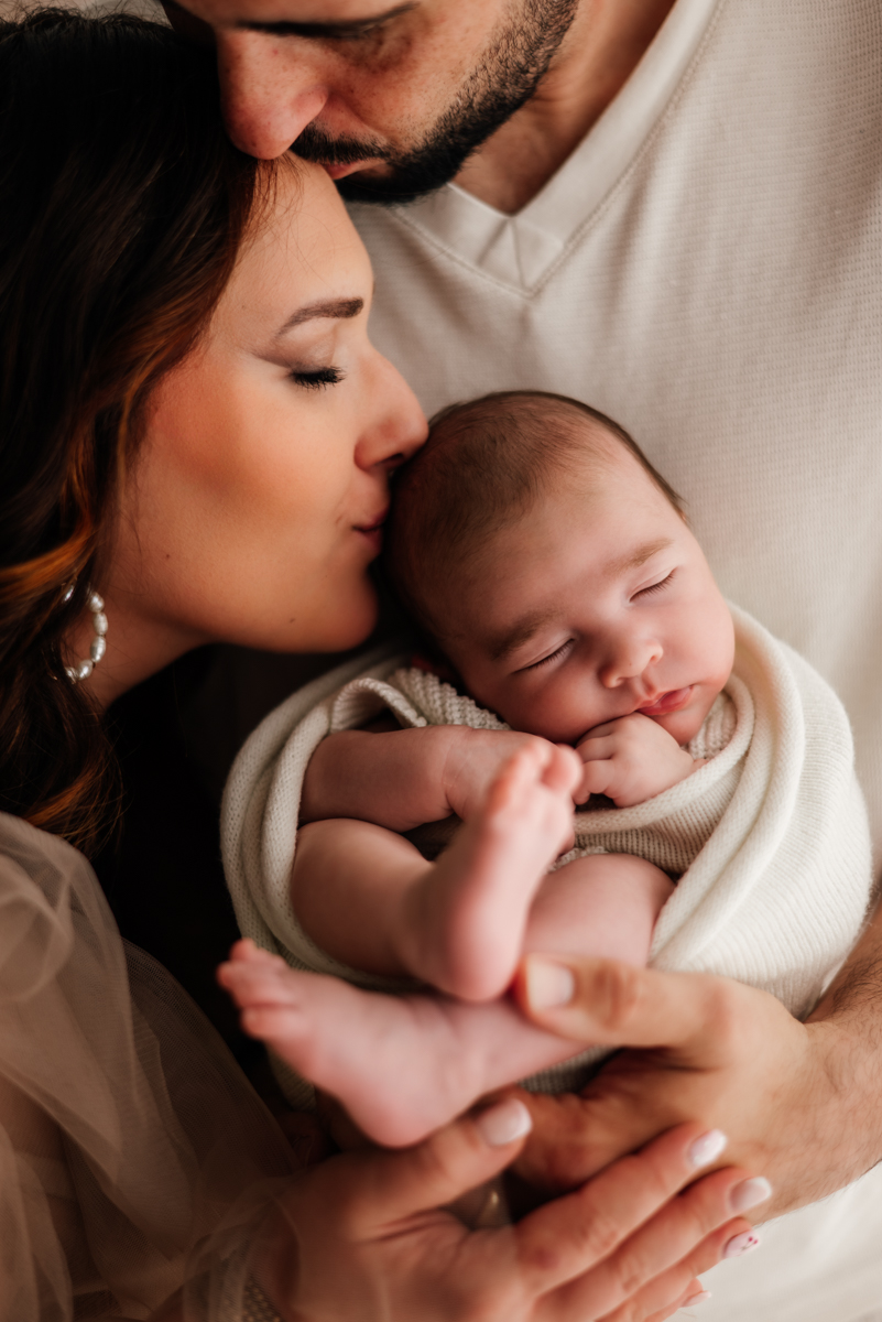 Nouveau-né photographié lors d'une séance naissance à Feurs